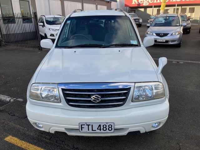 2001 Suzuki Escudo Station Wagon,  2.7P, 4WD, Auto