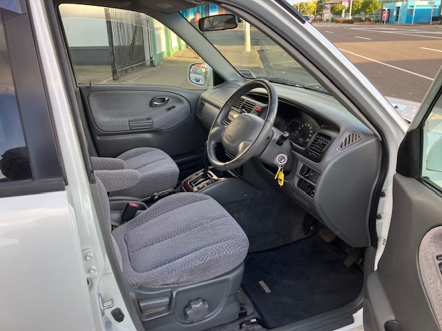 2001 Suzuki Escudo Station Wagon,  2.7P, 4WD, Auto