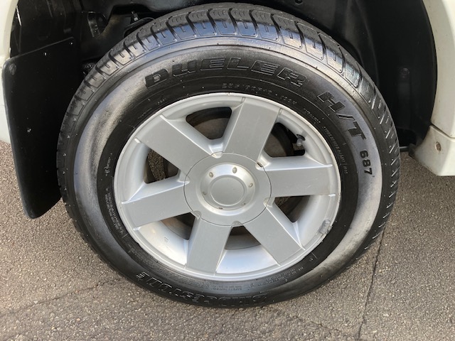 2001 Suzuki Escudo Station Wagon,  2.7P, 4WD, Auto