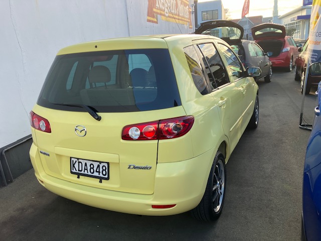 2004 Mazda Demio S/Wagon, Auto