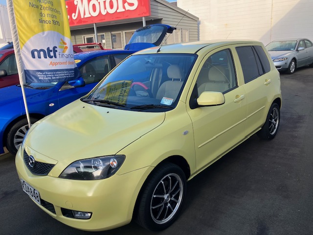 2004 Mazda Demio S/Wagon, Auto