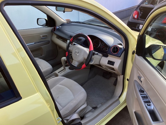 2004 Mazda Demio S/Wagon, Auto